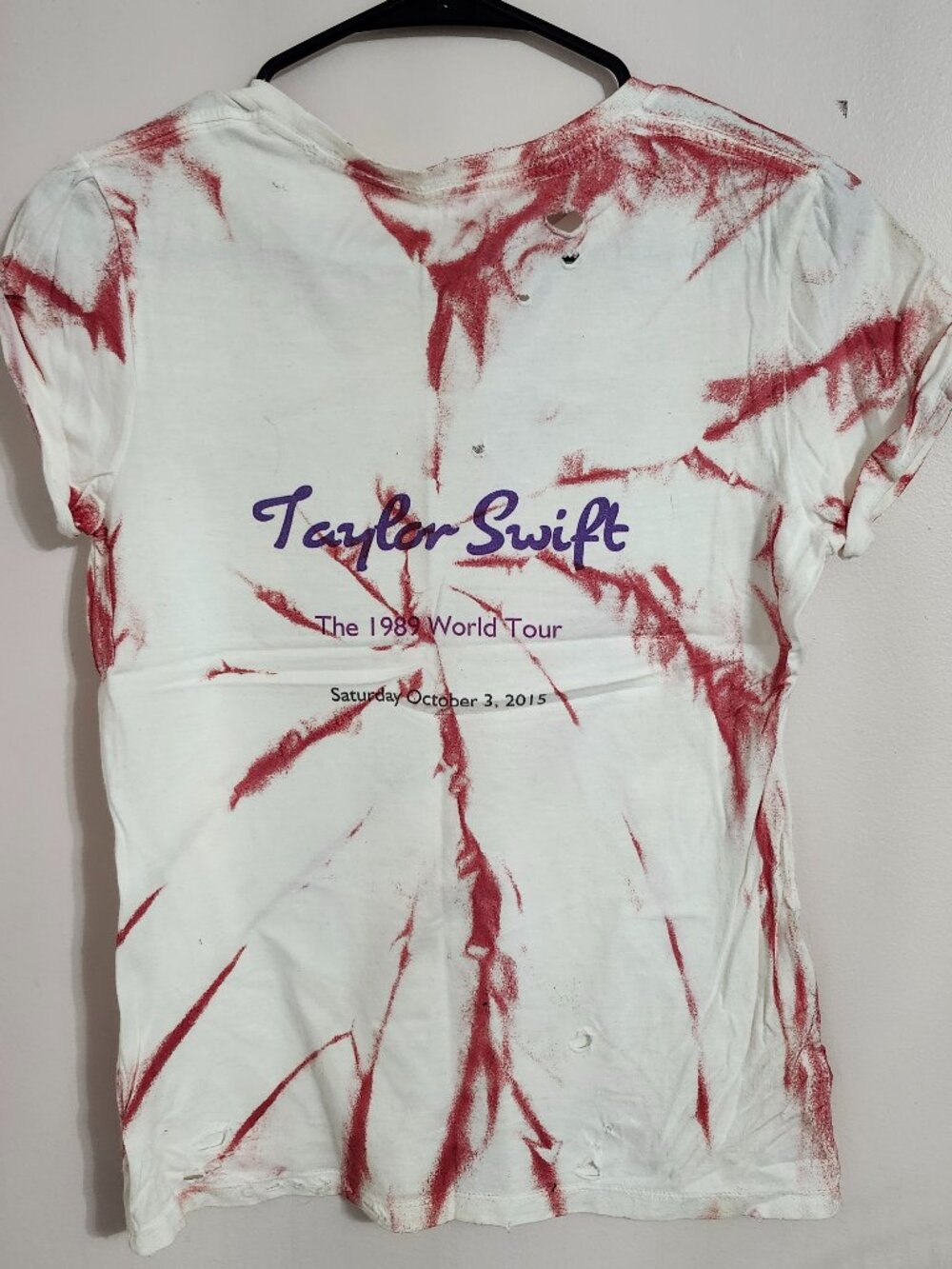 Distressed Taylor Swift shirt size S